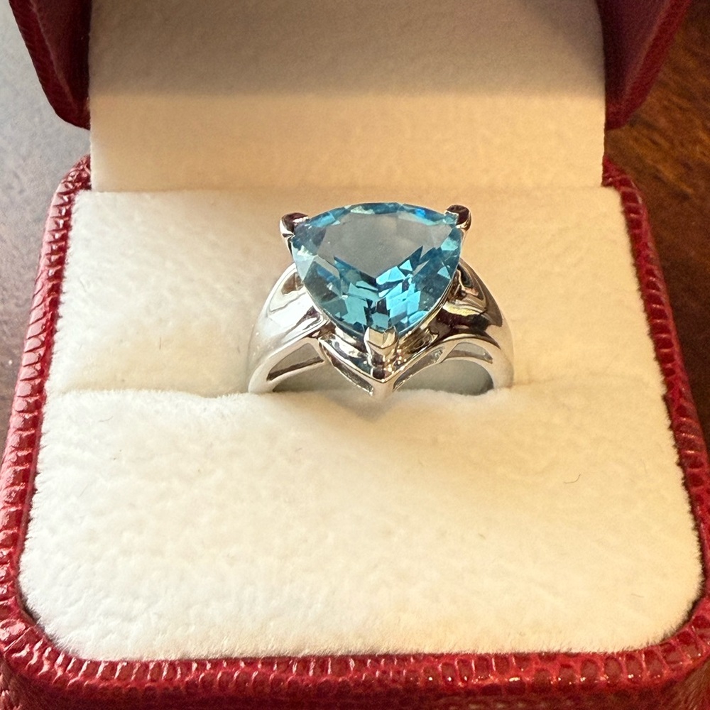 White Gold Blue Topaz Ring